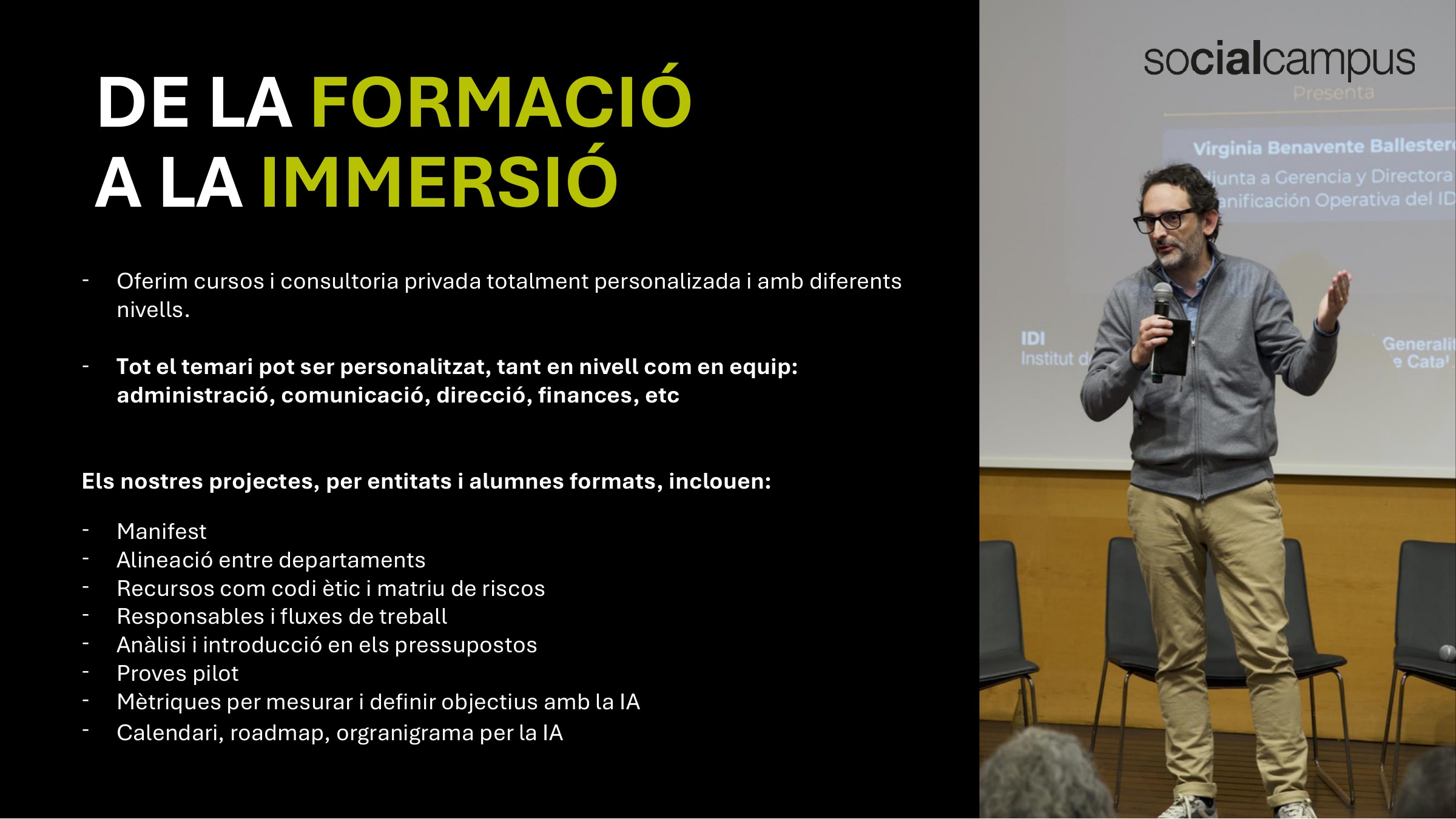 Formador de Social Campus durante una sesión presencial